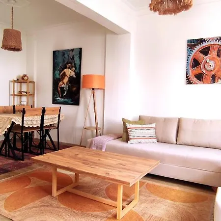 Central, Cozy, Spacy, Wide Terrace, Garden, 2br, Free Parking, Fast Wi-fi, 4ppl *
