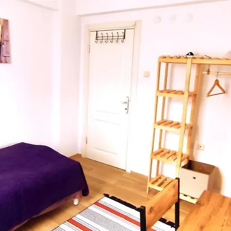 Central, Cozy, Spacy, Wide Terrace, Garden, 2br, Free Parking, Fast Wi-fi, 4ppl