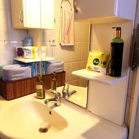 Apartman Central, Cozy, Spacy, Wide Terrace, Garden, 2br, Free Parking, Fast Wi-fi, 4ppl *