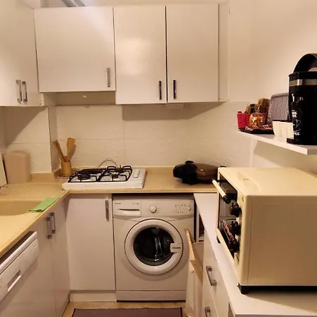 Central, Cozy, Spacy, Wide Terrace, Garden, 2br, Free Parking, Fast Wi-fi, 4ppl Apartman