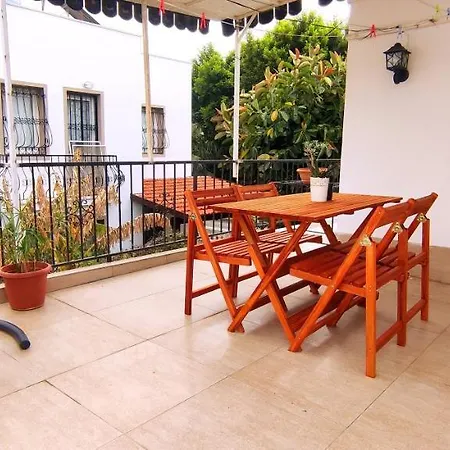 Apartman Central, Cozy, Spacy, Wide Terrace, Garden, 2br, Free Parking, Fast Wi-fi, 4ppl *