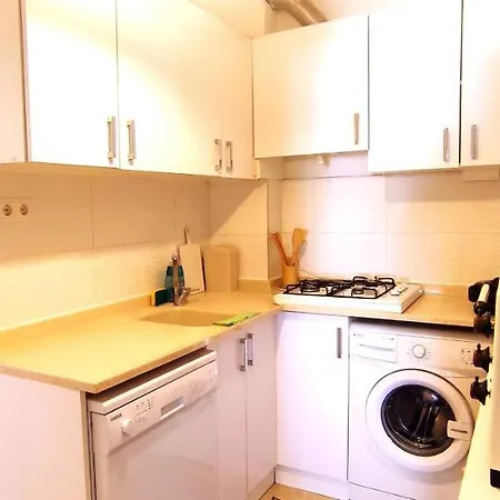 Central, Cozy, Spacy, Wide Terrace, Garden, 2br, Free Parking, Fast Wi-fi, 4ppl Apartman Bodrum