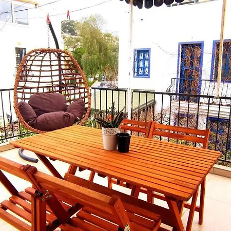 Central, Cozy, Spacy, Wide Terrace, Garden, 2br, Free Parking, Fast Wi-fi, 4ppl