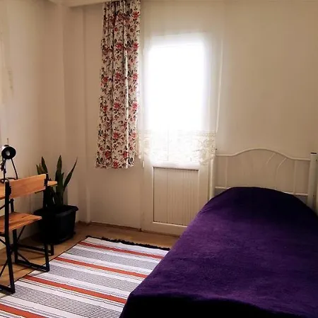 Central, Cozy, Spacy, Wide Terrace, Garden, 2br, Free Parking, Fast Wi-fi, 4ppl * Bodrum