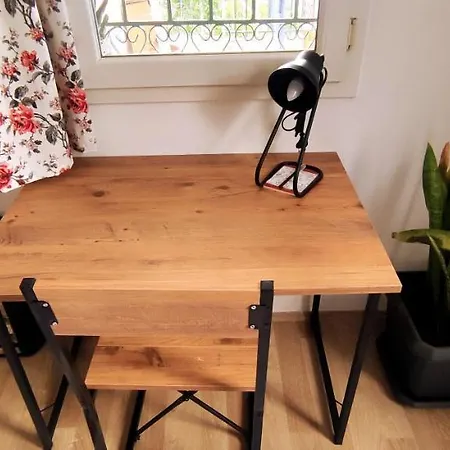 Apartman Central, Cozy, Spacy, Wide Terrace, Garden, 2br, Free Parking, Fast Wi-fi, 4ppl