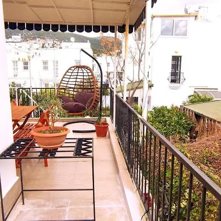 Central, Cozy, Spacy, Wide Terrace, Garden, 2br, Free Parking, Fast Wi-fi, 4ppl Apartman