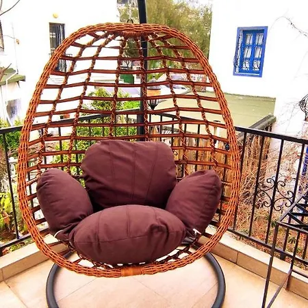 Apartman Central, Cozy, Spacy, Wide Terrace, Garden, 2br, Free Parking, Fast Wi-fi, 4ppl