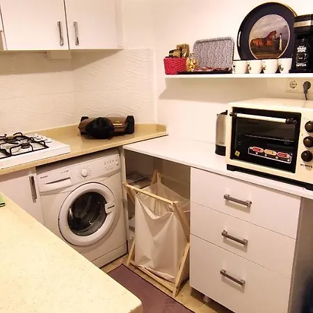 Central, Cozy, Spacy, Wide Terrace, Garden, 2br, Free Parking, Fast Wi-fi, 4ppl Apartman