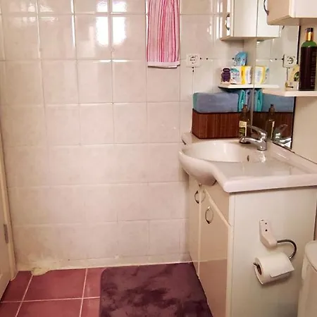 Apartman Central, Cozy, Spacy, Wide Terrace, Garden, 2br, Free Parking, Fast Wi-fi, 4ppl